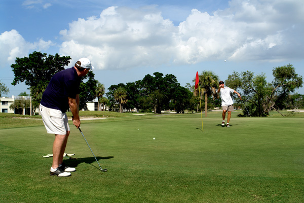 golfer putting